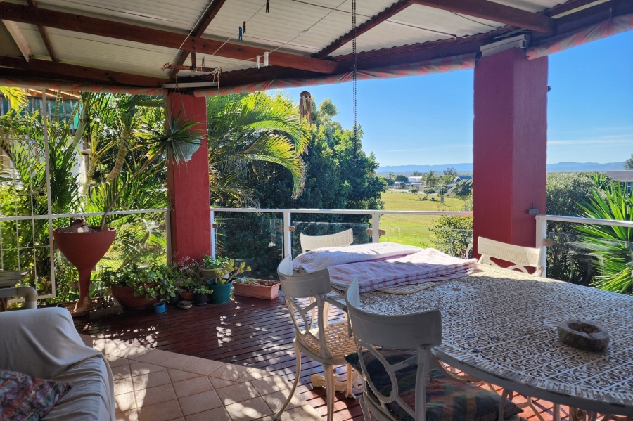 4 Bedroom Property for Sale in Wavecrest Eastern Cape